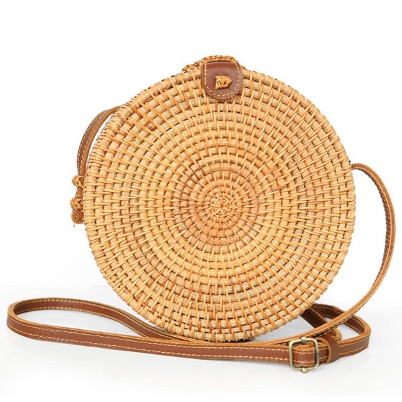 Handbags - NWT straw round crossbody
